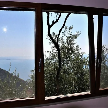 La Casetta Di Giuly A Picco Sul Mare Holiday home Biassa