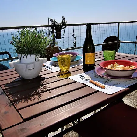 La Casetta Di Giuly A Picco Sul Mare Biassa