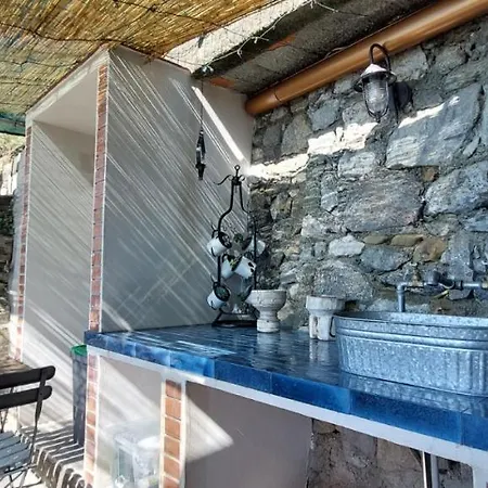 La Casetta Di Giuly A Picco Sul Mare Biassa